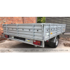 Flatbed trailer with braking system