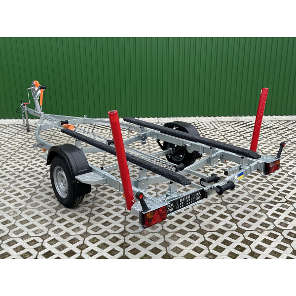 Trailer for transporting boats up to 5.3 m
