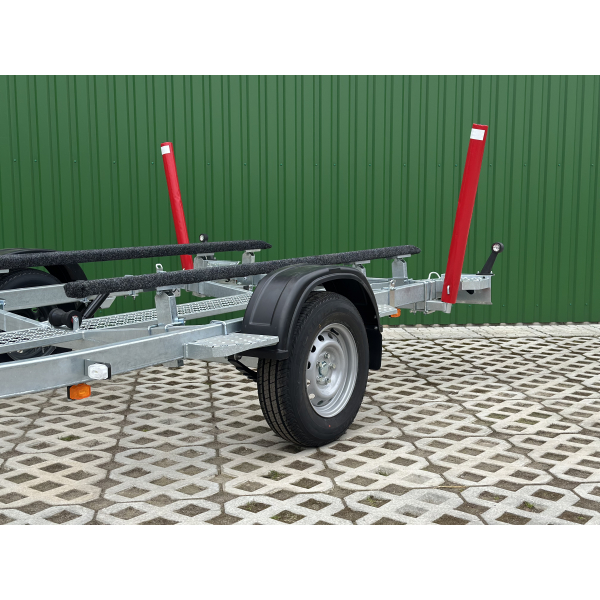 Trailer for transporting boats up to 5.3 m
