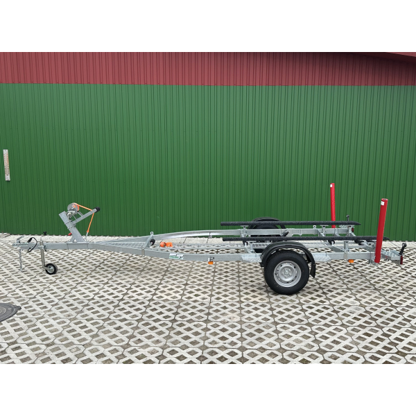 Trailer for transporting boats up to 5.3 m