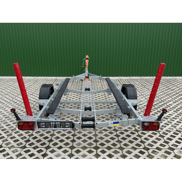 Trailer for transporting boats up to 5.3 m