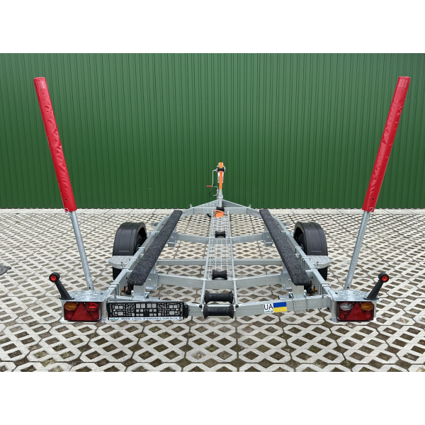 Trailer for transporting boats up to 5.3 m
