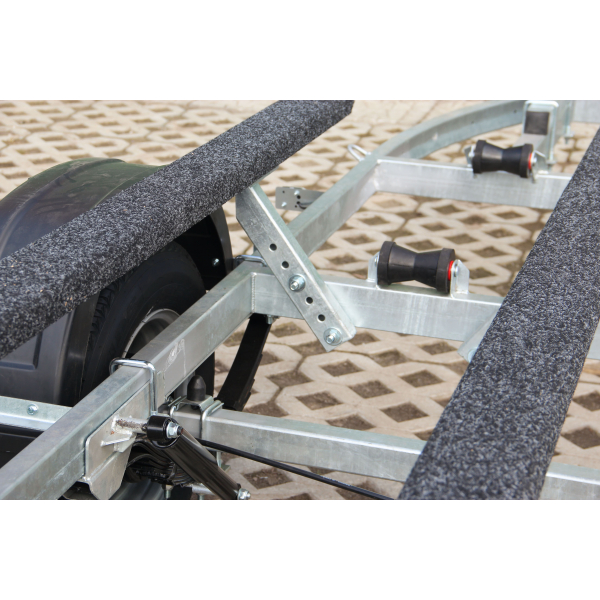 Причіп для двох гідроциклів з гальмівною системою 